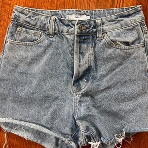 Adika high-waisted blue denim shorts #denimshorts